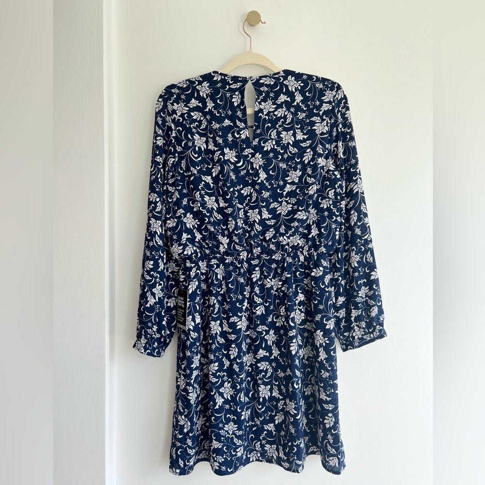 (NWT) Express Women’s Navy & White Floral Long Sleeve Dress, Lace Details | Med - Picture 6 of 7